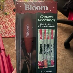 Bloom Red Electric Mixer - 8 greens packs